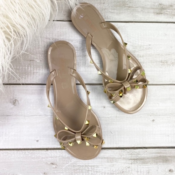 Shoes - NWB Studded ribbon flip flop